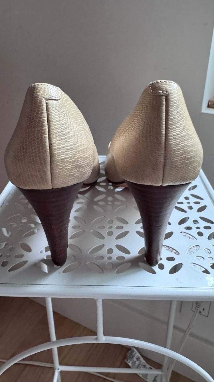 Cole Haan Beige Embossed Leather Peep Toe Heels Size 6.5B - Picture 3 of 9